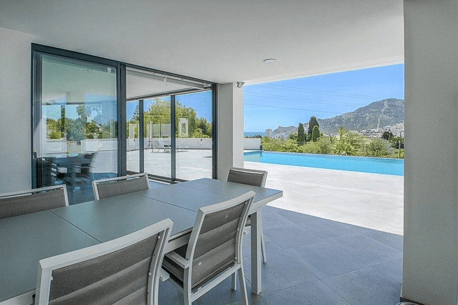 Espaciosa villa moderna con vistas al mar cerca de la costa de Altea