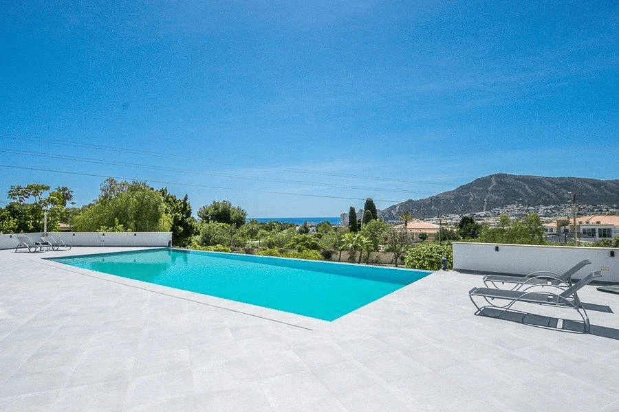 Espaciosa villa moderna con vistas al mar cerca de la costa de Altea