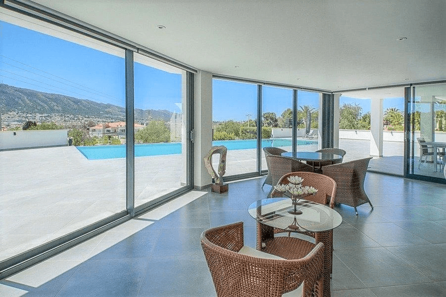 Espaciosa villa moderna con vistas al mar cerca de la costa de Altea
