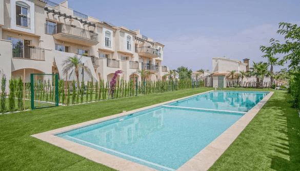 Moderno Apartamento Nuevo de 2 Dormitorios en Urbanización con Jardín y Piscina Comunitaria
