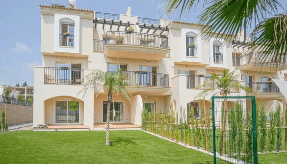 Moderno Apartamento Nuevo de 2 Dormitorios en Urbanización con Jardín y Piscina Comunitaria