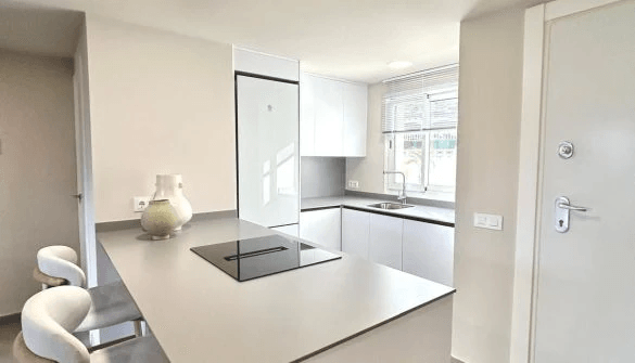 Moderno Apartamento Nuevo de 2 Dormitorios en Urbanización con Jardín y Piscina Comunitaria