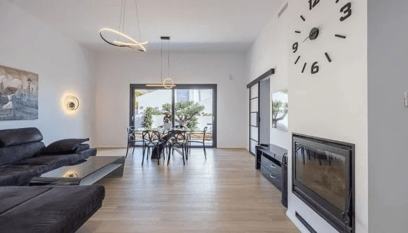Villa Moderna de Una Planta con Vistas Panorámicas a la Montaña
