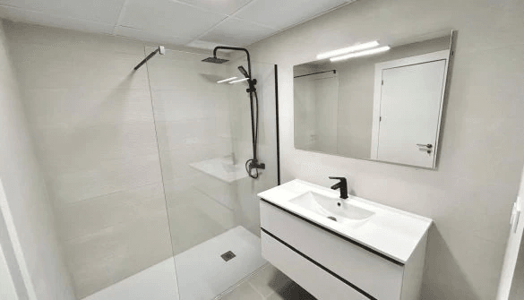 Moderno Apartamento Nuevo de 2 Dormitorios en Urbanización con Jardín y Piscina Comunitaria