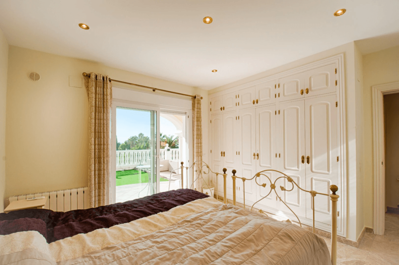 Romslig og elegant villa med havutsikt i Moraira