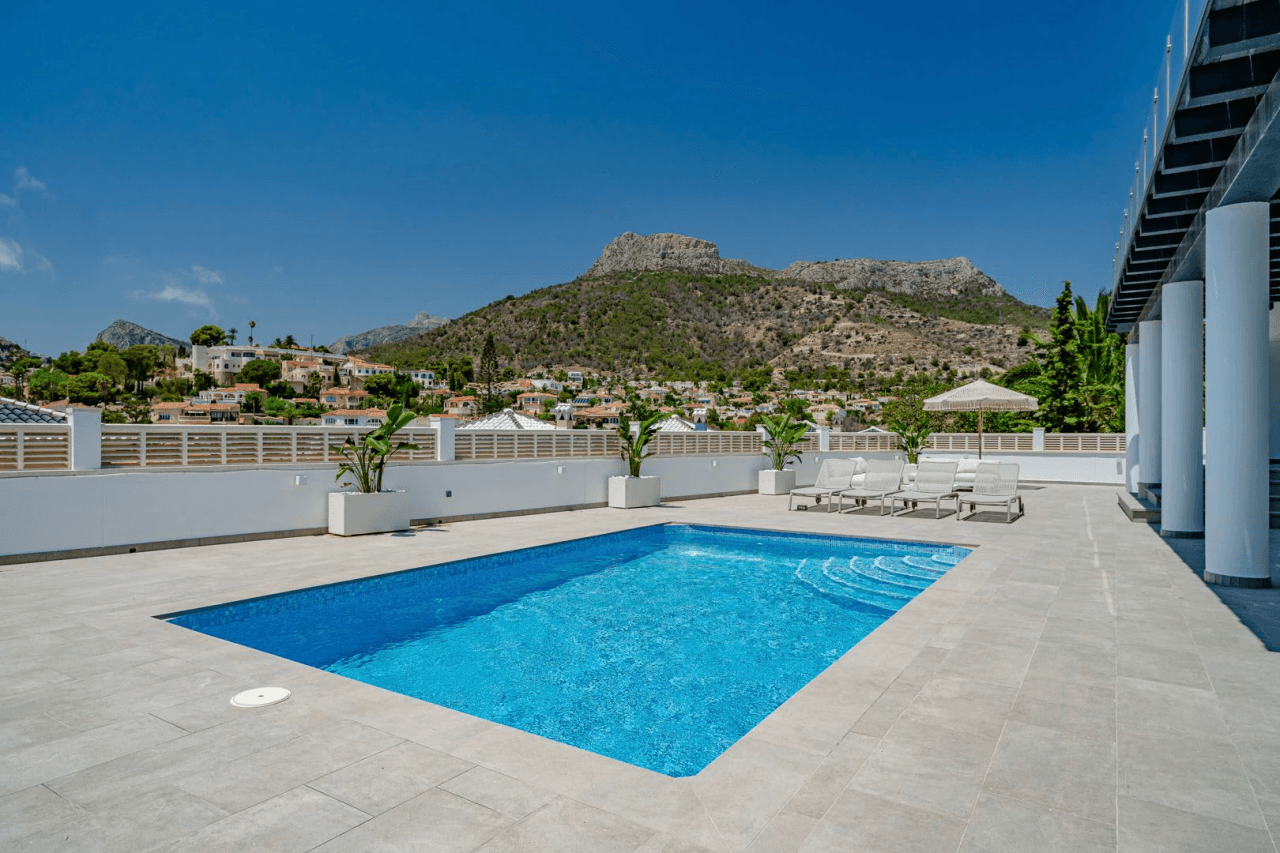 Villa completamente reformada con vistas al mar