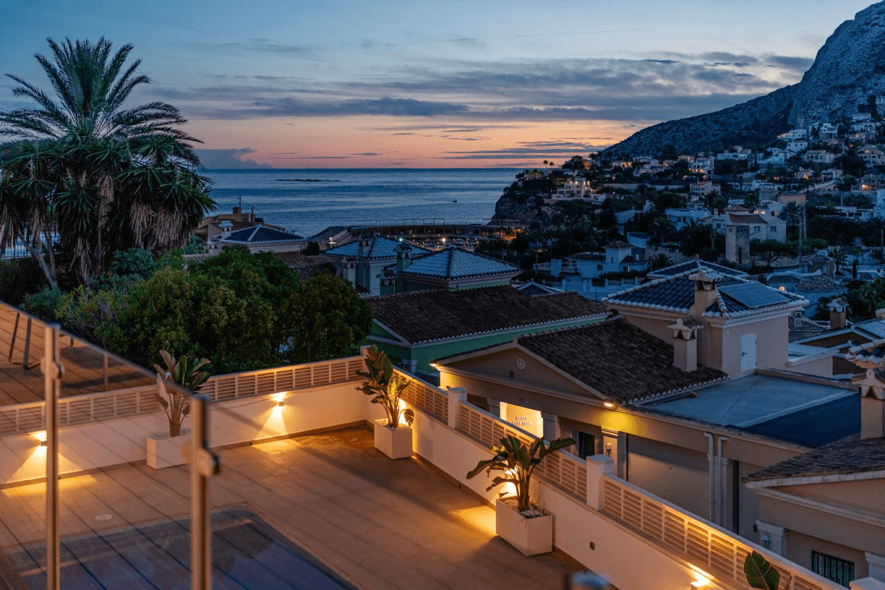 Villa completamente reformada con vistas al mar