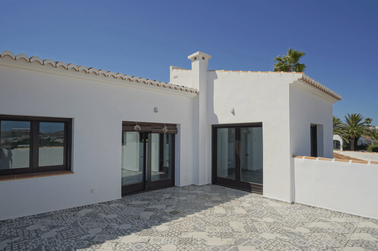 Mediterransk villa med panoramautsikt over havet