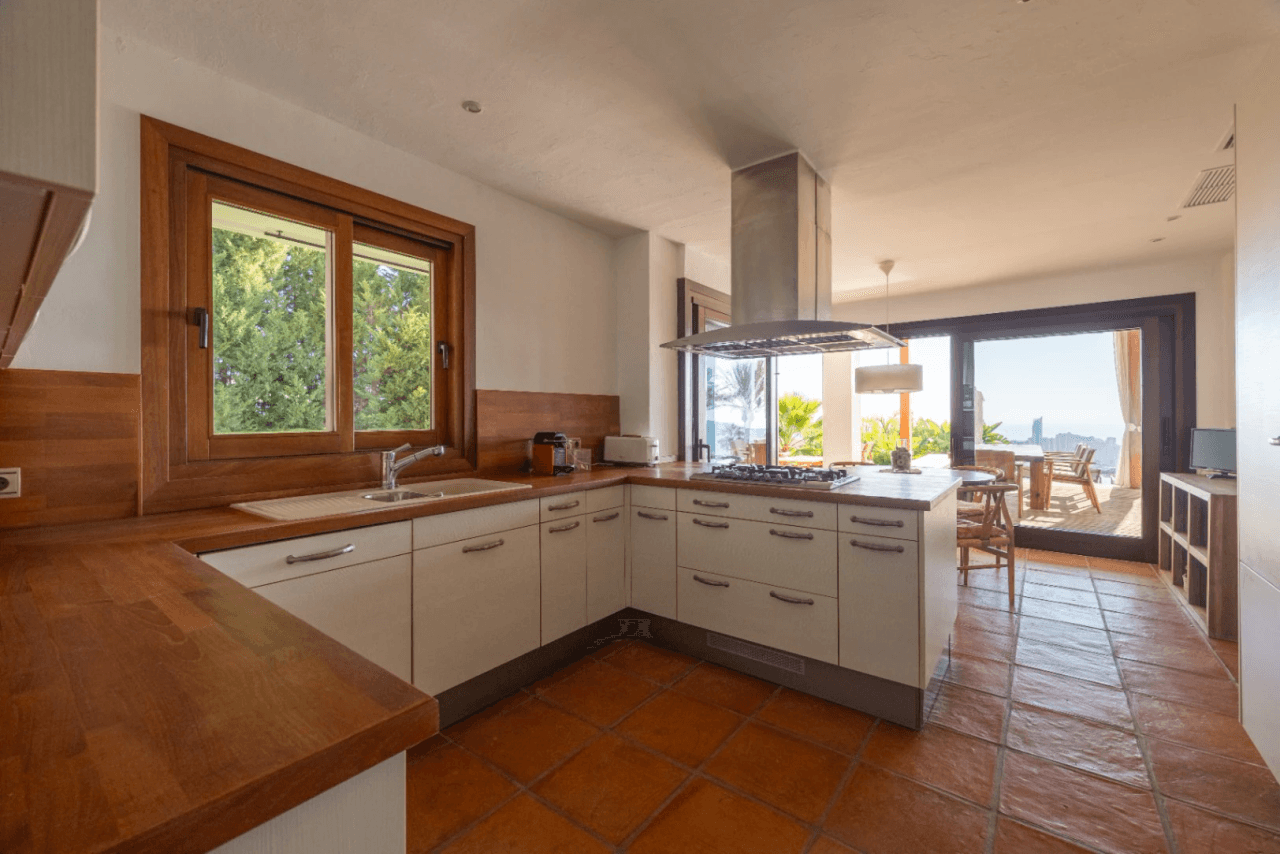 Villa con vistas panorámicas al mar y al horizonte de Benidorm