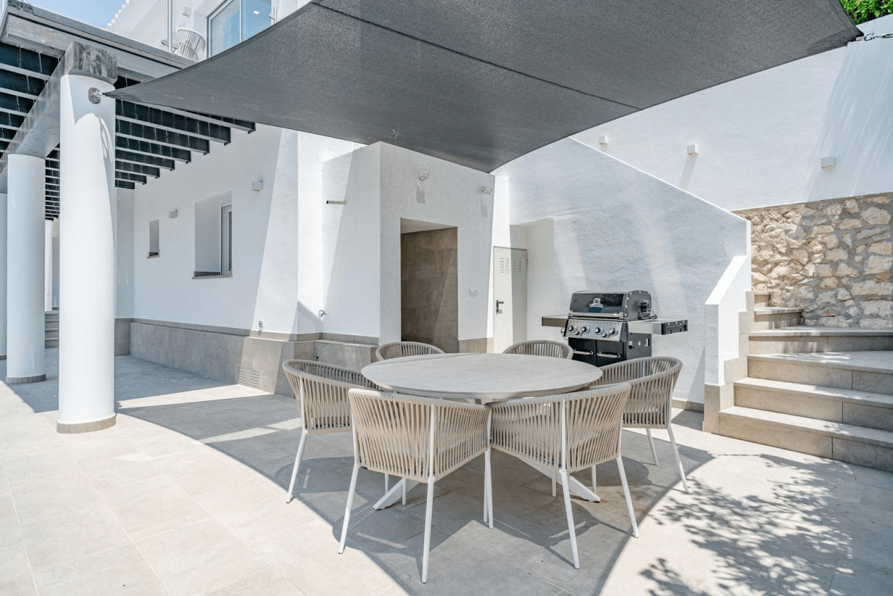 Villa completamente reformada con vistas al mar
