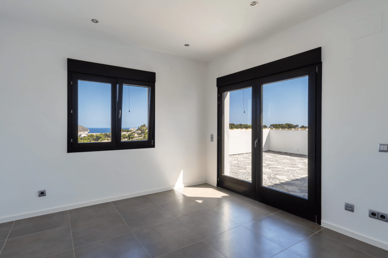 Mediterransk villa med panoramautsikt over havet
