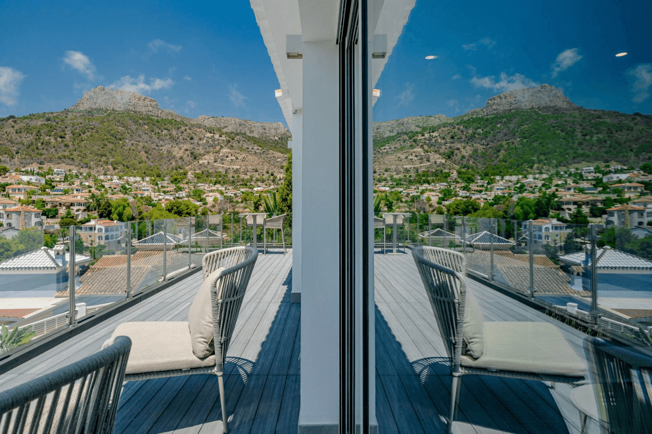 Villa completamente reformada con vistas al mar