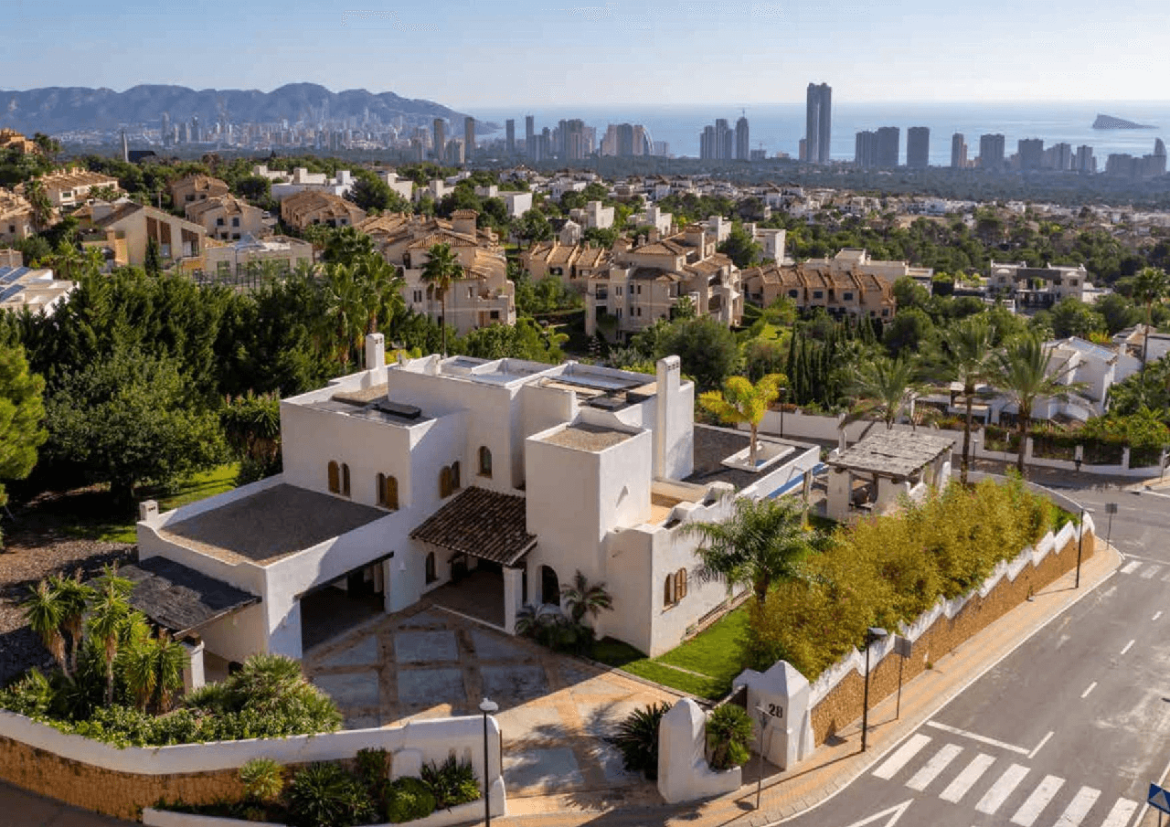 Villa con vistas panorámicas al mar y al horizonte de Benidorm
