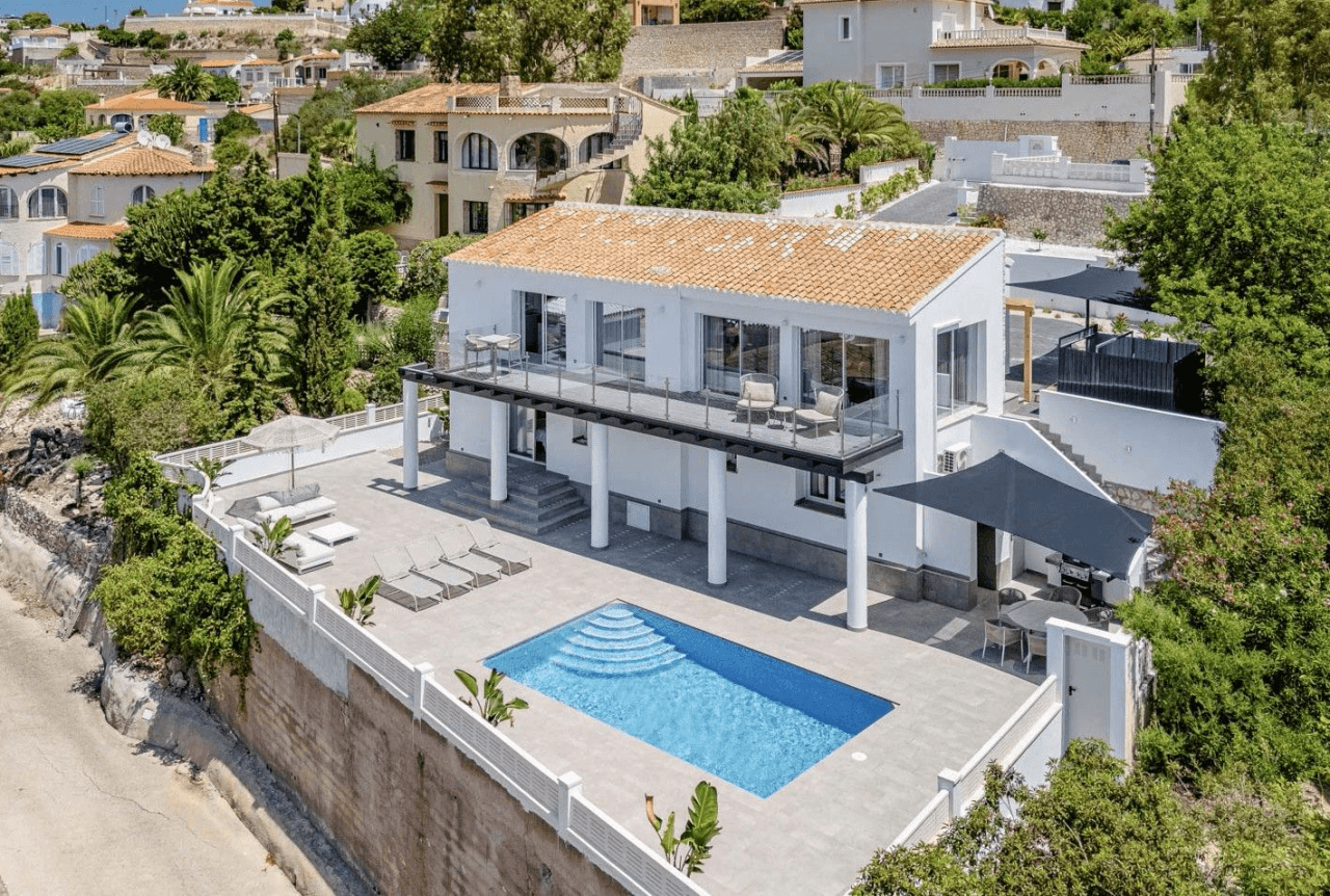 Villa completamente reformada con vistas al mar