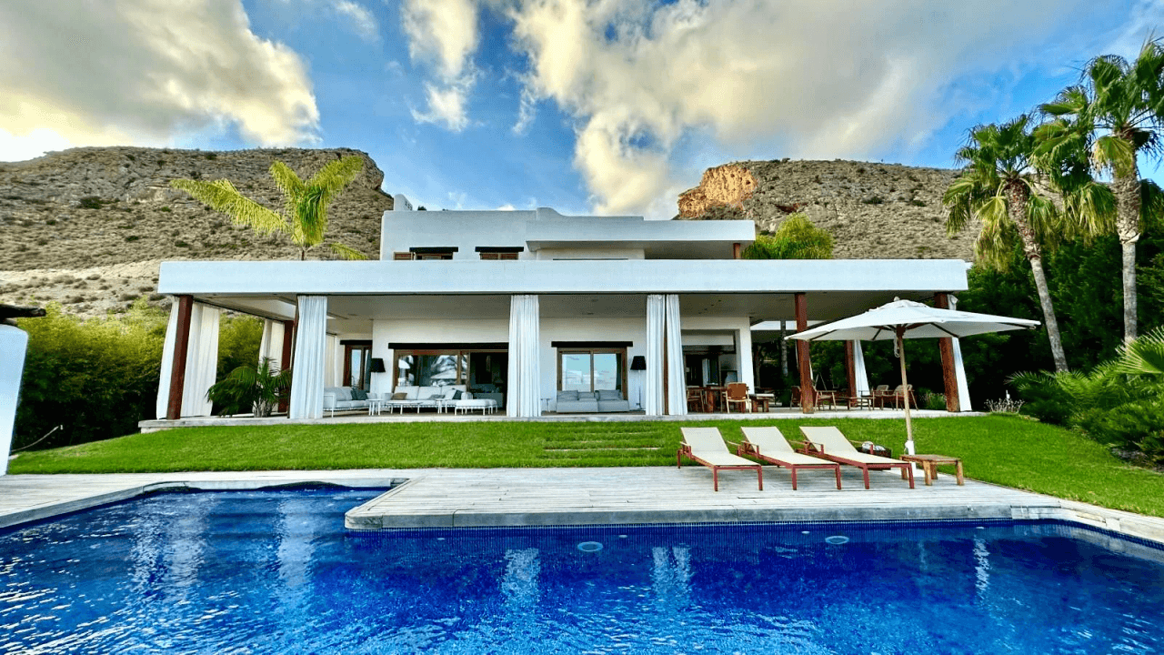 Villa con vistas panorámicas al mar y al horizonte de Benidorm