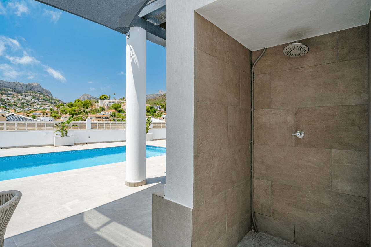 Villa completamente reformada con vistas al mar