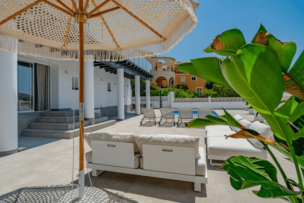 Villa completamente reformada con vistas al mar