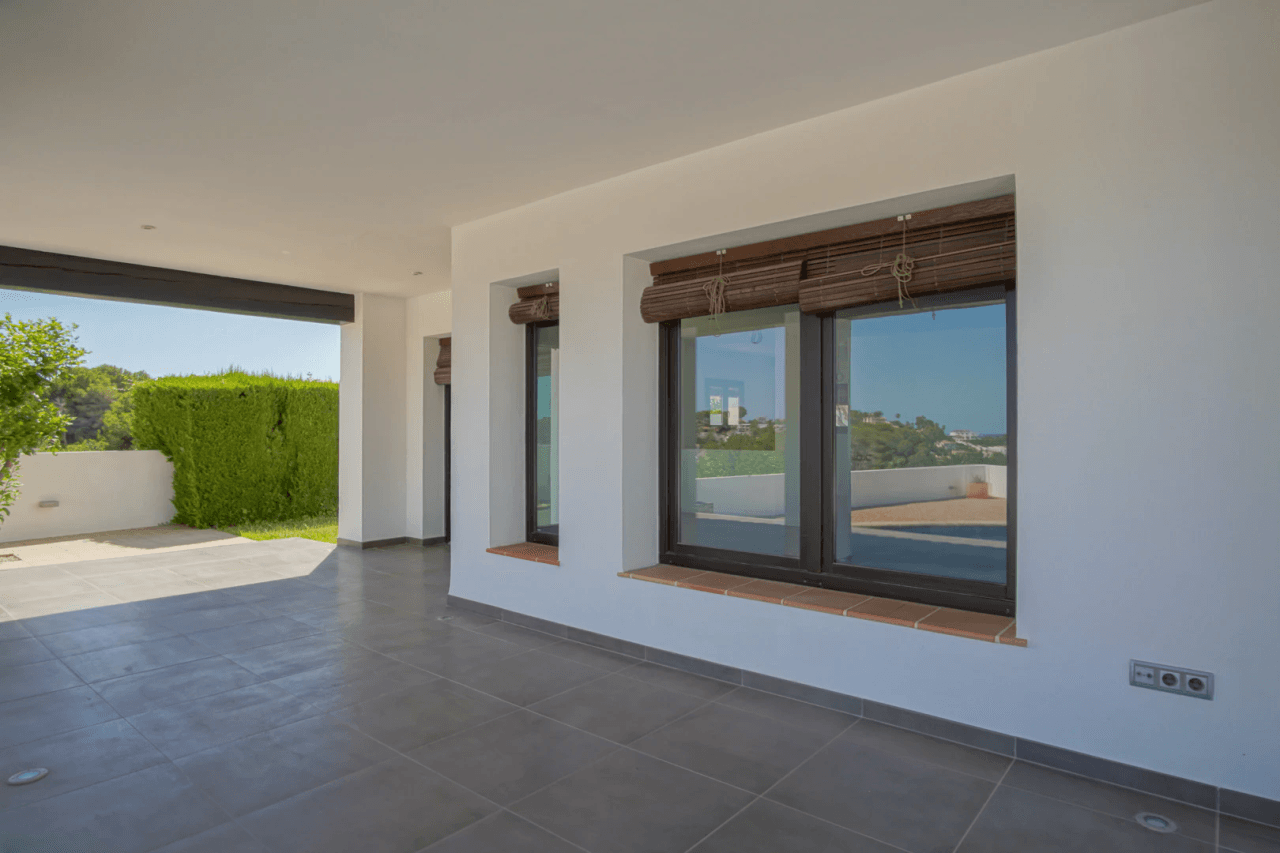 Mediterransk villa med panoramautsikt over havet
