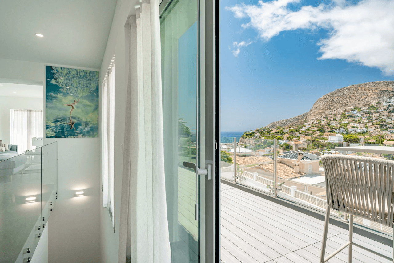 Villa completamente reformada con vistas al mar