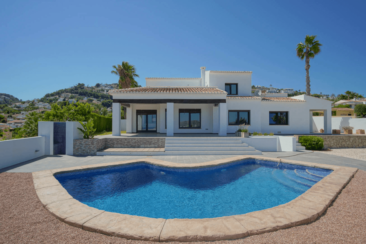 Mediterransk villa med panoramautsikt over havet