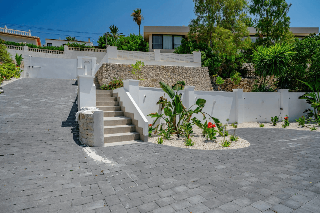 Villa completamente reformada con vistas al mar