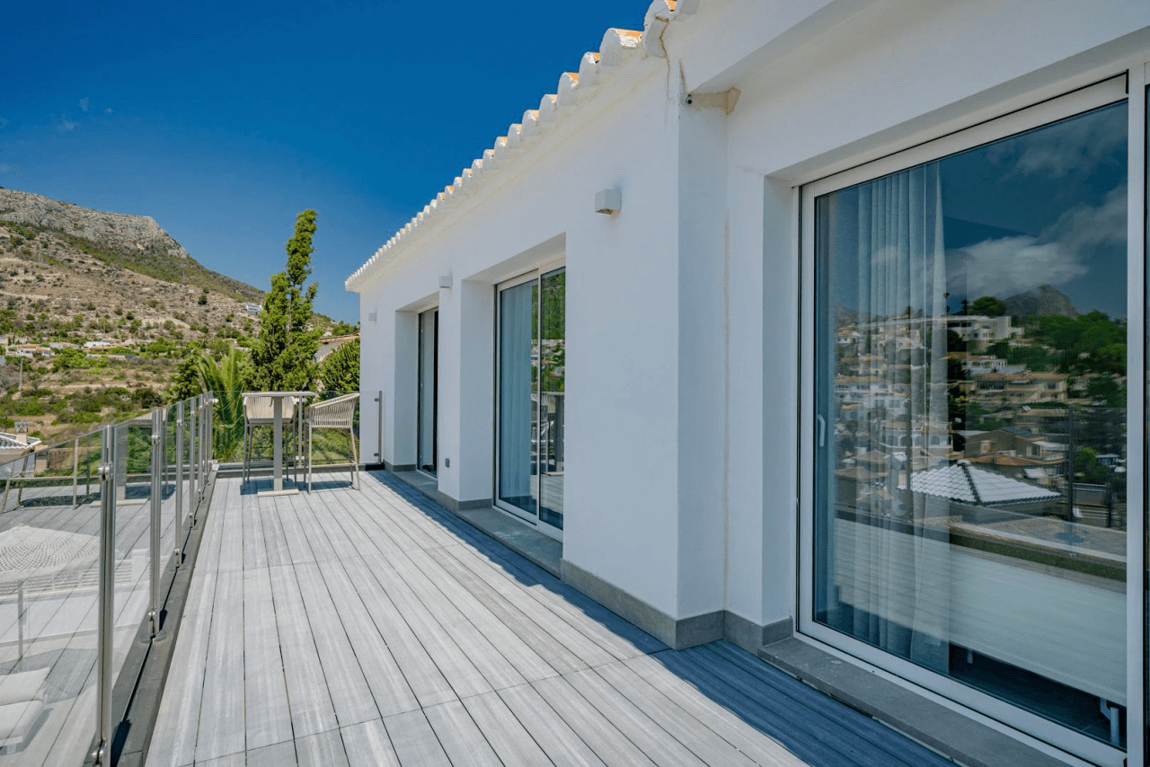 Villa completamente reformada con vistas al mar