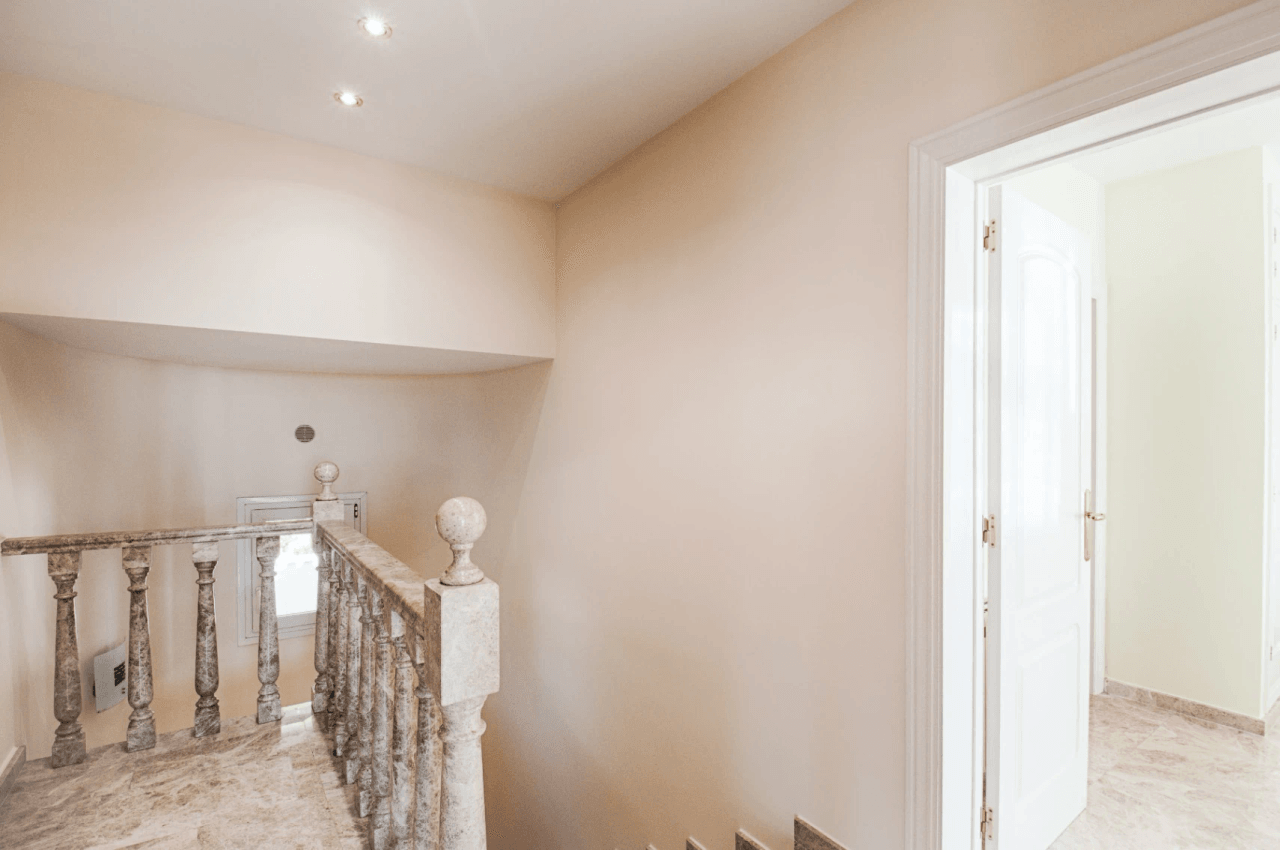 Romslig og elegant villa med havutsikt i Moraira