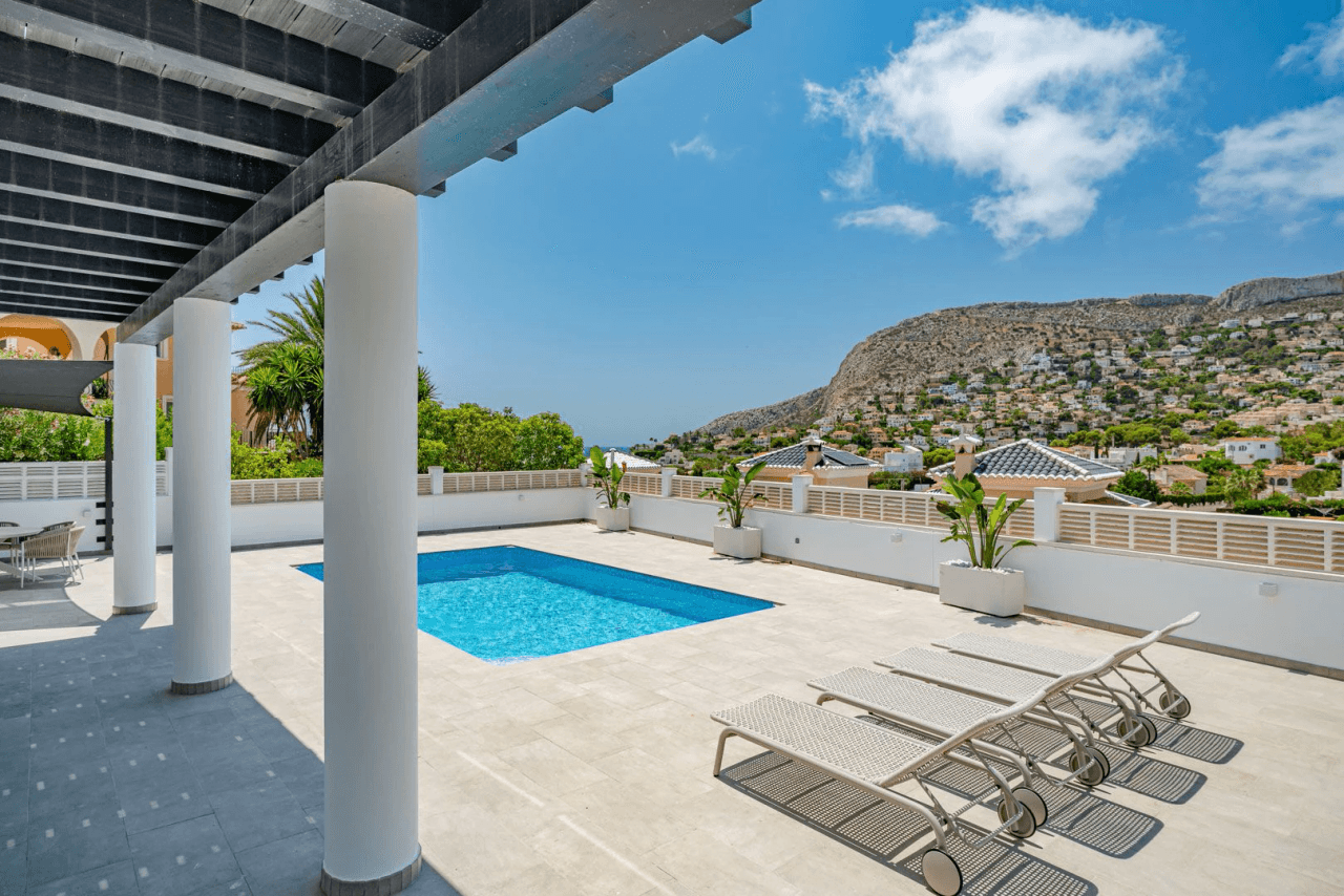 Villa completamente reformada con vistas al mar