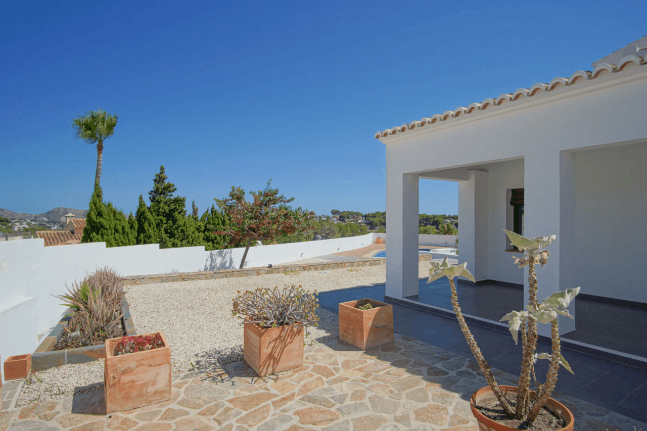 Mediterransk villa med panoramautsikt over havet