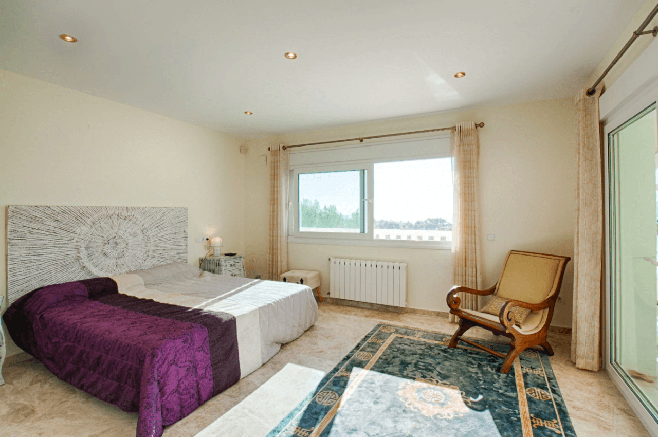 Romslig og elegant villa med havutsikt i Moraira