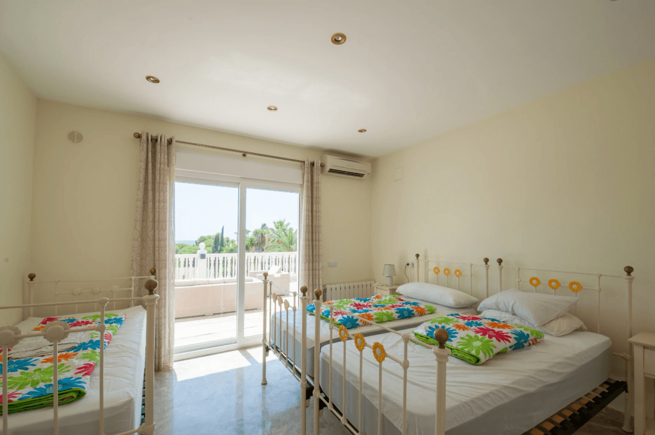 Romslig og elegant villa med havutsikt i Moraira
