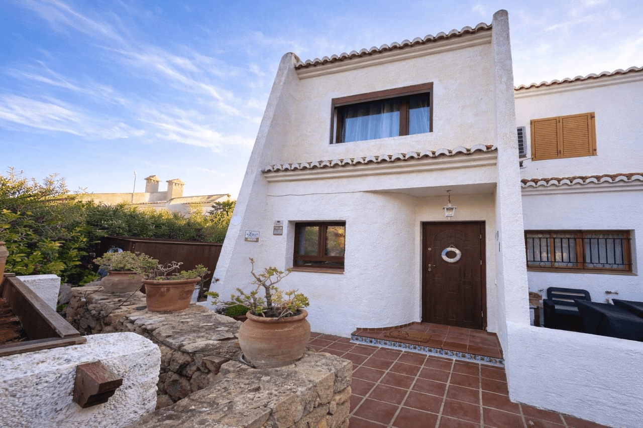 Preciosa casa adosada con vistas al mar en Altea Hills