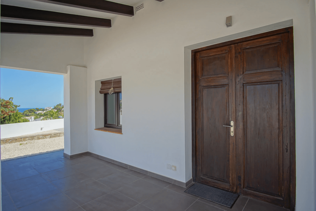Mediterransk villa med panoramautsikt over havet
