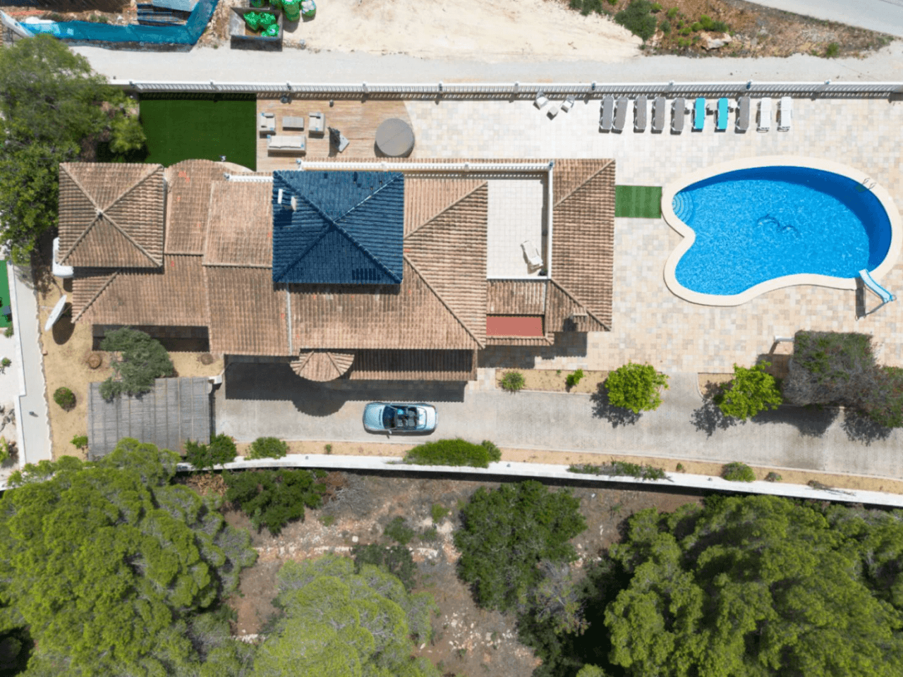 Romslig og elegant villa med havutsikt i Moraira