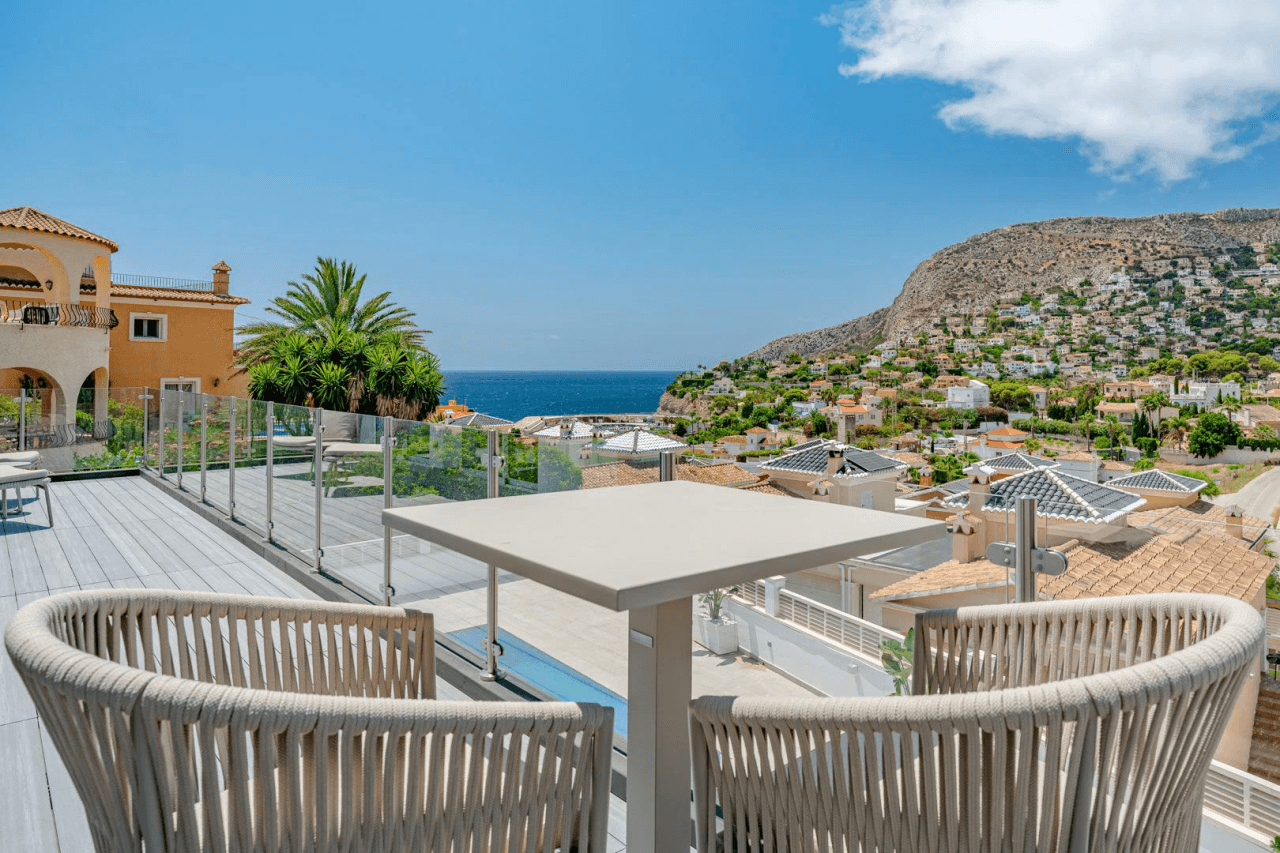 Villa completamente reformada con vistas al mar