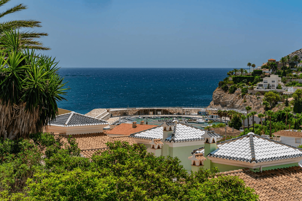 Villa completamente reformada con vistas al mar