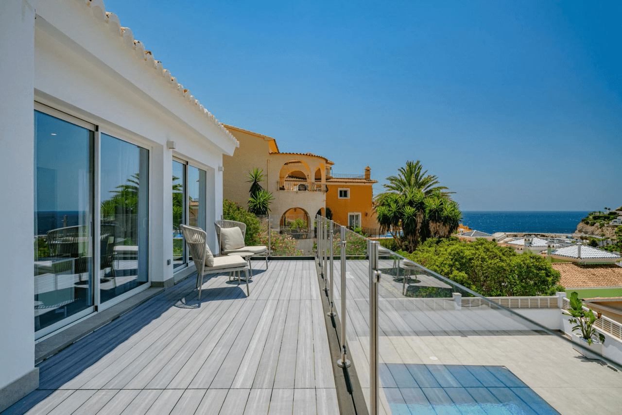Villa completamente reformada con vistas al mar