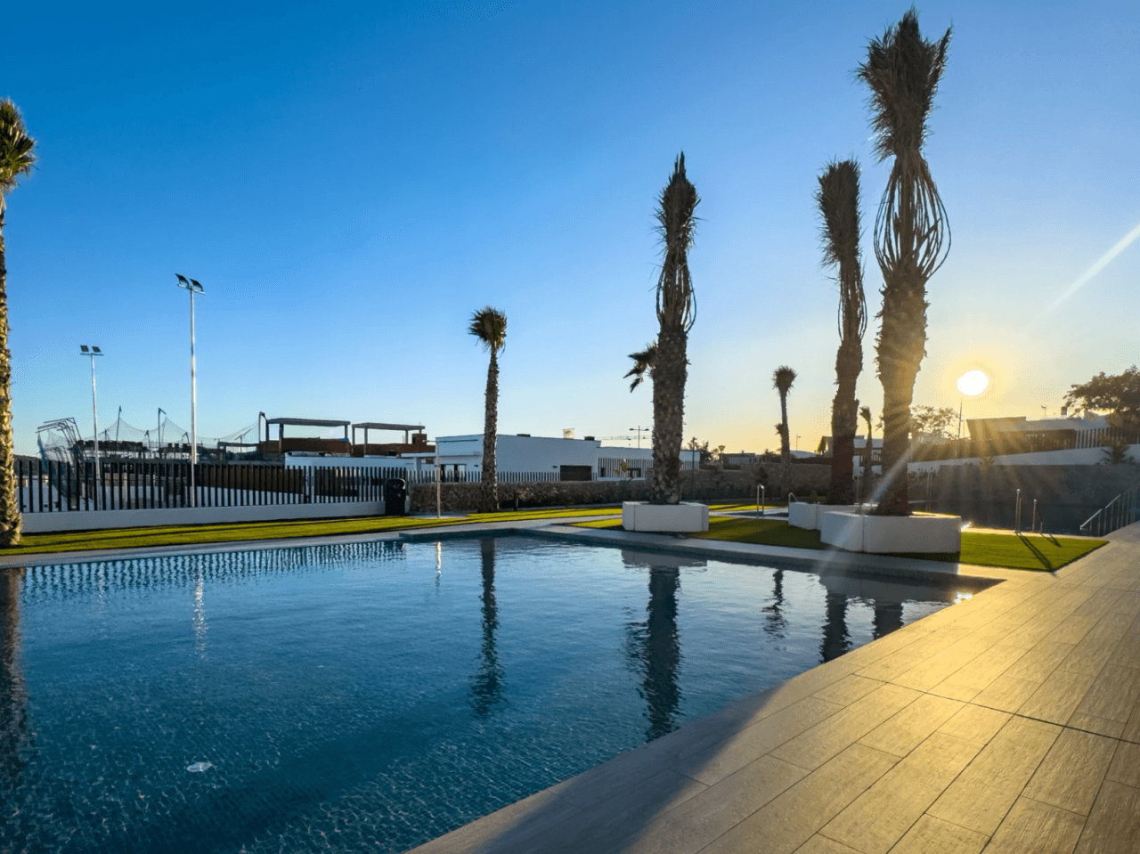 Apartamento moderno recién construido con vistas al mar