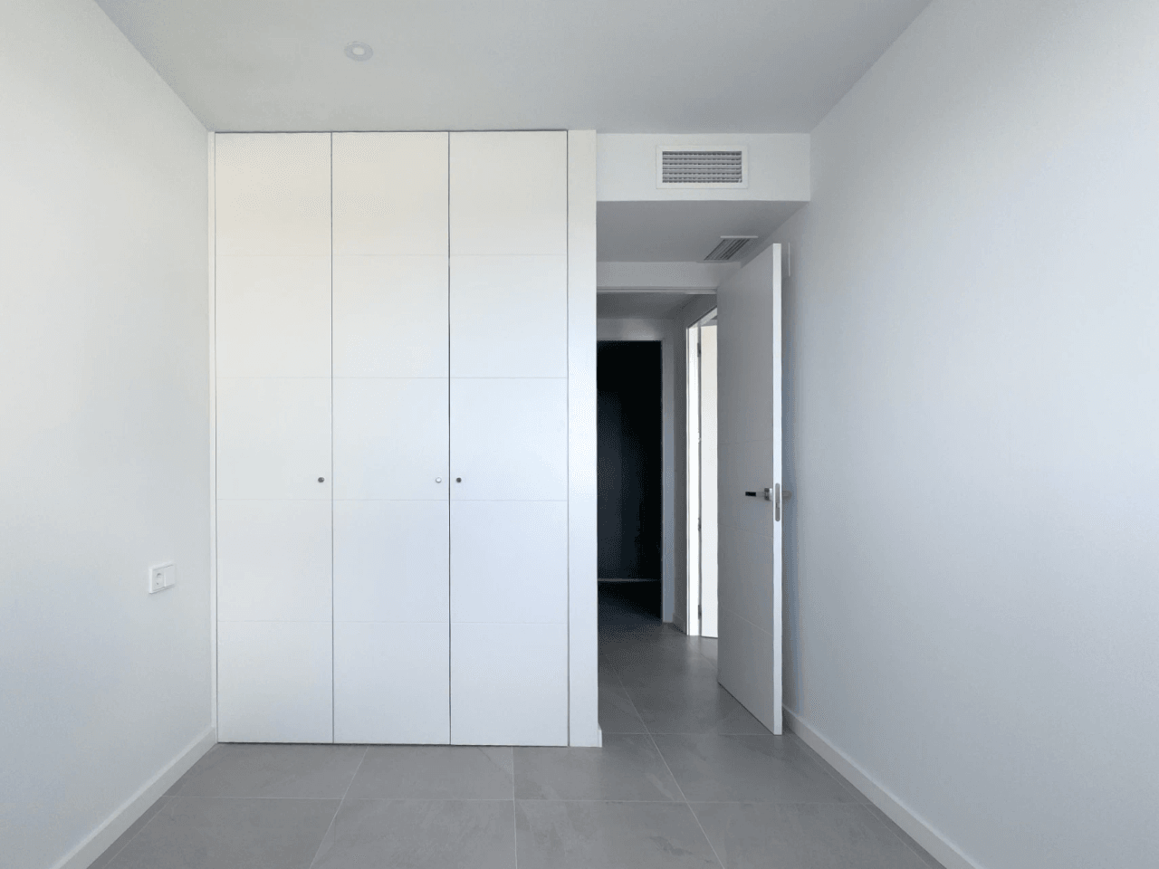 Apartamento moderno recién construido con vistas al mar