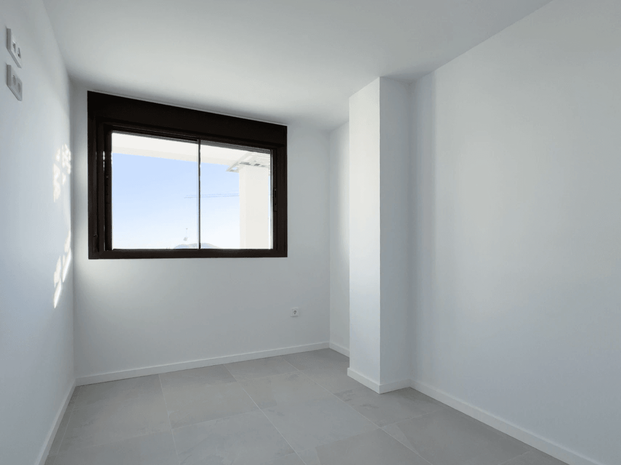 Apartamento moderno recién construido con vistas al mar