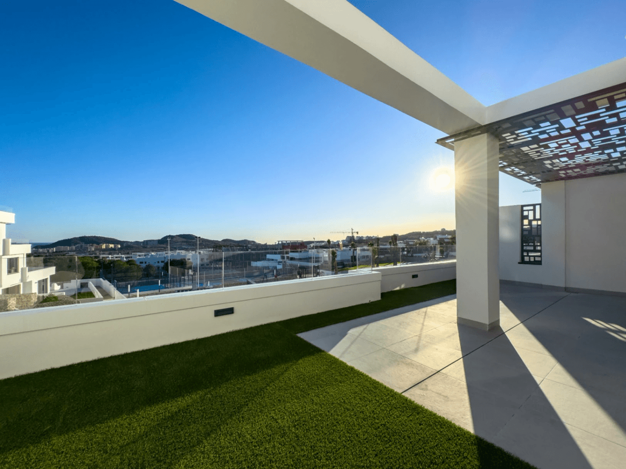 Apartamento moderno recién construido con vistas al mar
