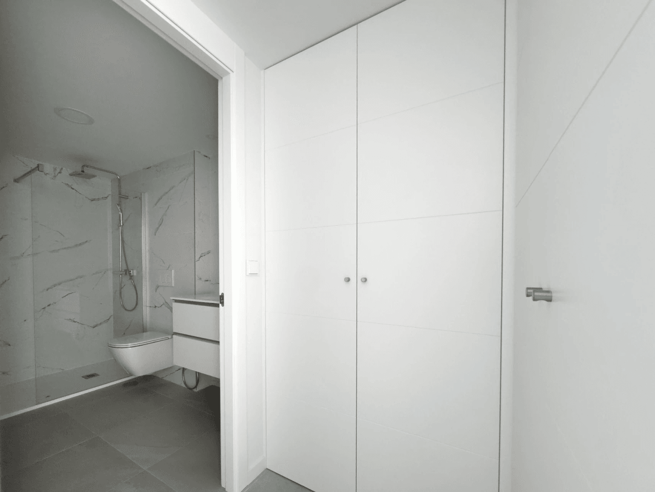 Apartamento moderno recién construido con vistas al mar