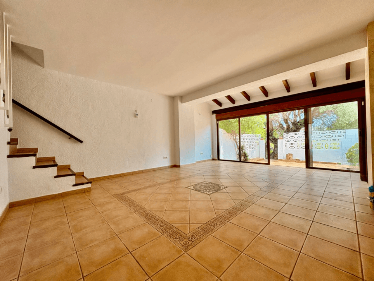 Adosado duplex con terraza privada a poca distancia del la playa