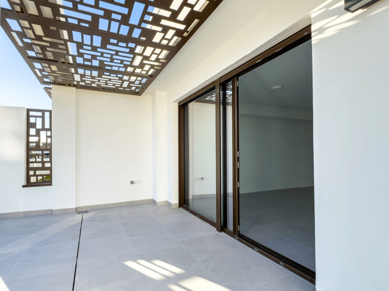 Apartamento moderno recién construido con vistas al mar